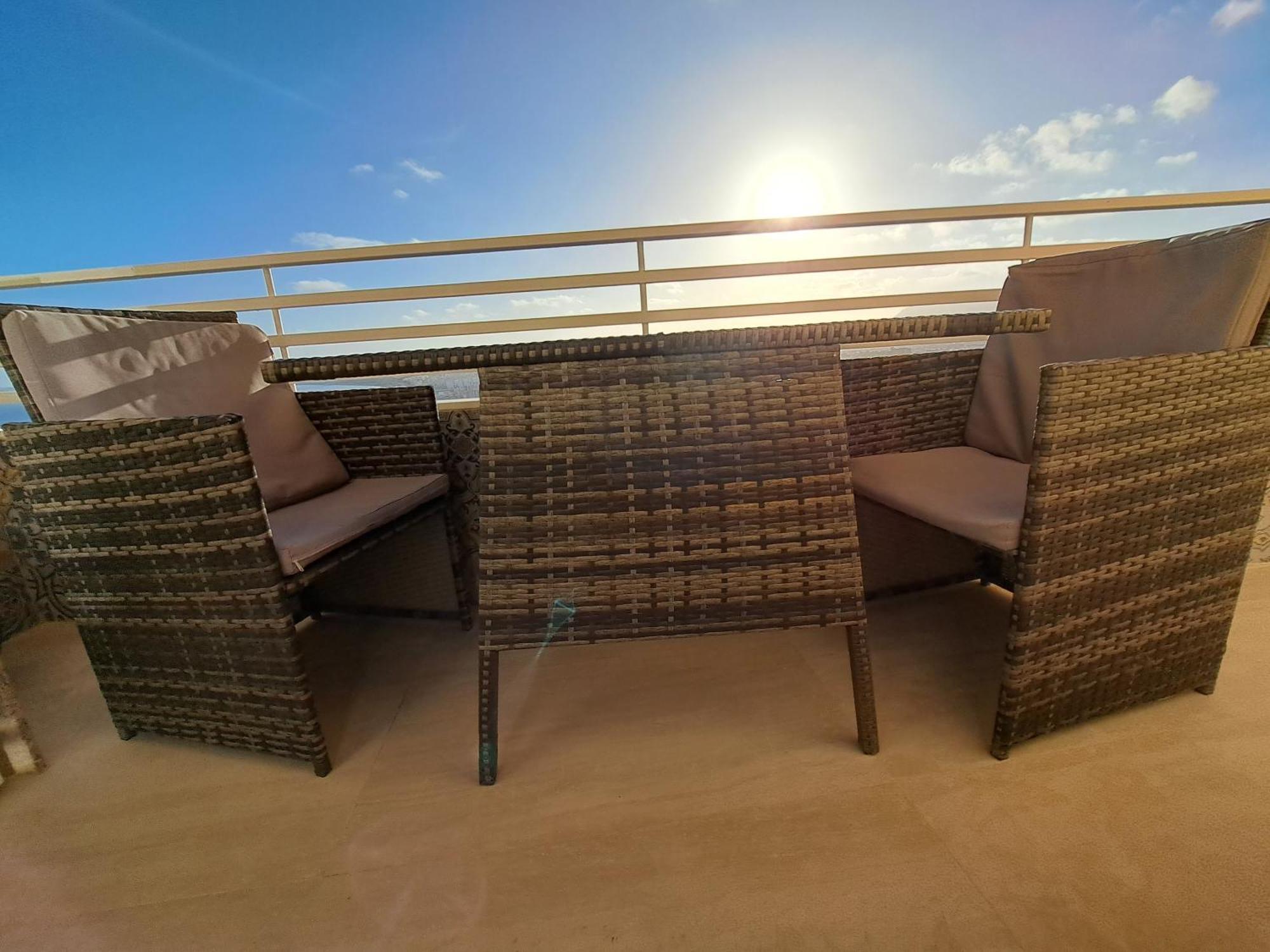 Alicante Skylights Apartments Rum bild